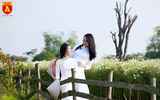 Ngẩn ngơ ngắm hoa khôi sinh viên Hà Nội khoe sắc bên cúc họa mi